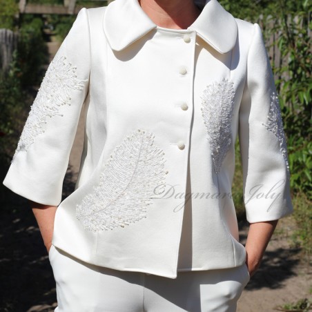 Short ivory women jacket with peter pan collar