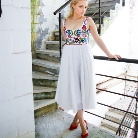 White mi-long sleeveless floral dress with square neckline.