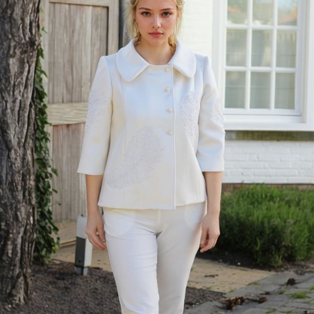 Short ivory women jacket with peter pan collar