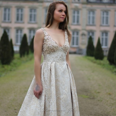 Robe de mariée trapèze longue traine avec fente devant, sans manches, dos plongeant