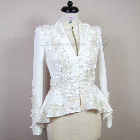 Veste de mariée blanche à basque asymétrique ornée à la main, faite en France