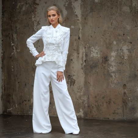 Tailleur blanc de mariée avec pantalon large , faite sur mesure et sur commande