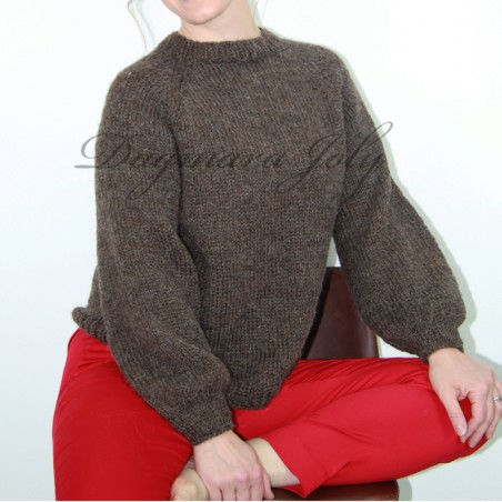 Pull femme marron manches raglan tricoté à la main. Fabrication française.