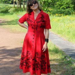 Linen bouton down shirt dress with short sleeves and black floral embroidery.