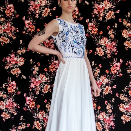 Robe en lin mariage longue sans manches brodée à la main, fabrication francaise